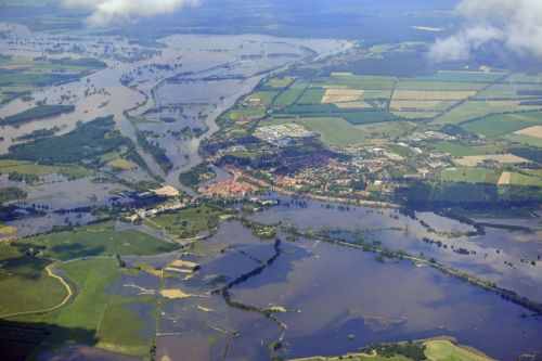 Datei:Hochwasser Elbe 2013-06-10.jpg