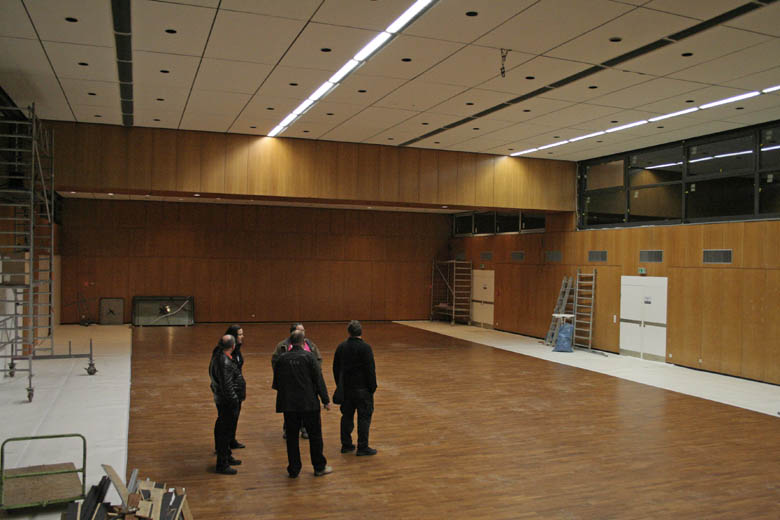Gallushalle Grünberg Saal gesamt Blick von Bühne links.jpg