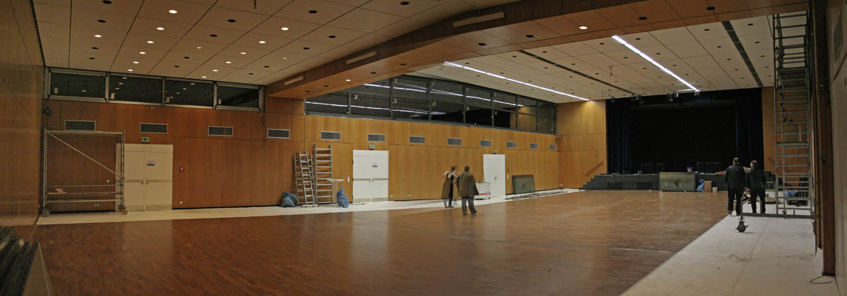 Gallushalle Grünberg Saal gesamt von hinten rechts.jpg