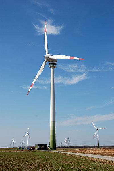 Datei:401px-Wind turbine with observation deck bruck an der leitha.jpg