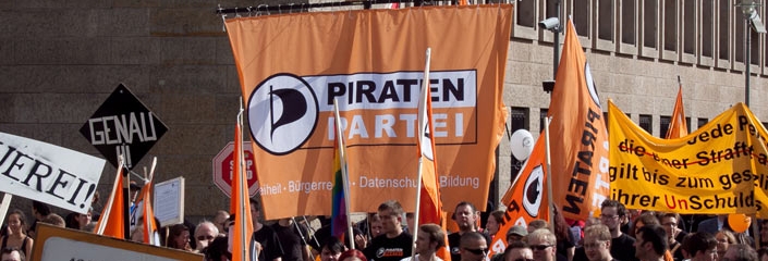 Datei:Piratenkleider2-16-Defaultbild-Protest.jpg
