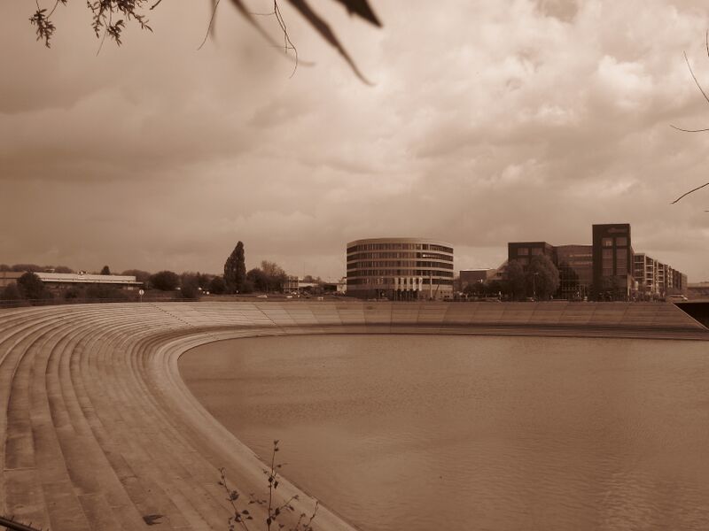 Datei:Empty Stairs2.jpeg