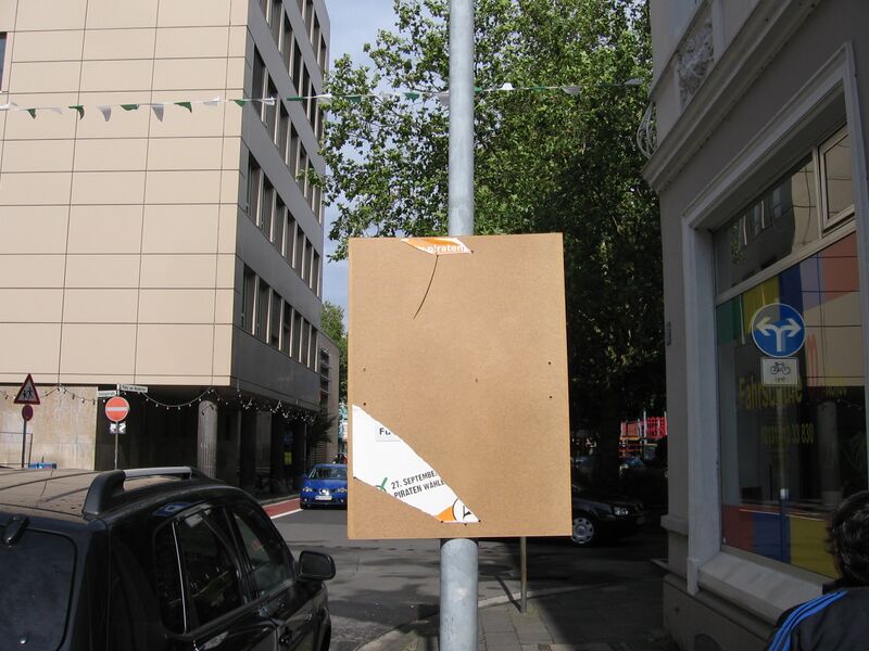 Datei:Wahlplakat vandalismus neuss 2.JPG