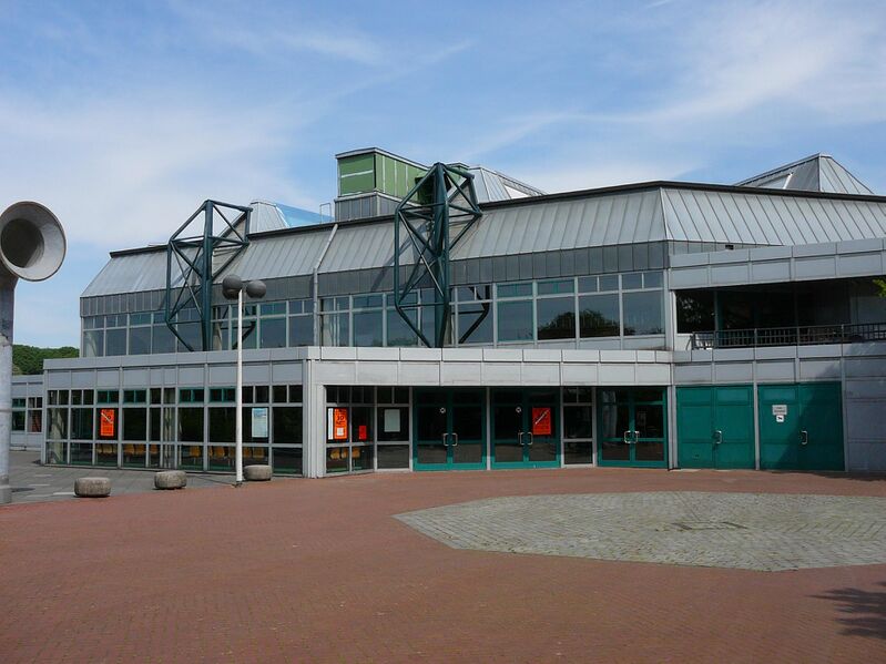 Datei:Uni-Halle-Wuppertal-aussen.jpg