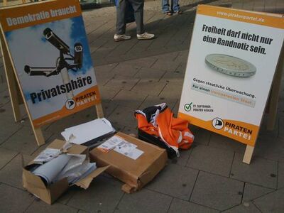 Der Infostand im Aufbau