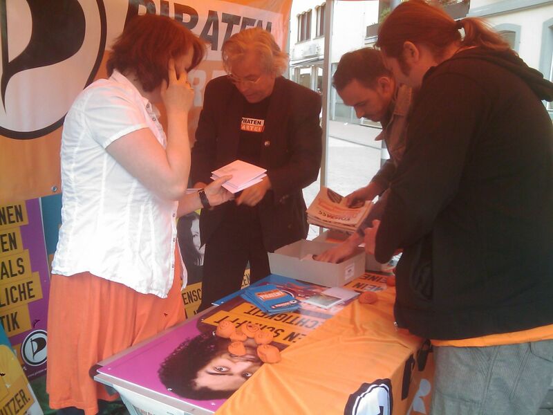 Datei:Infostand 11.05.2013-bild 1.jpg