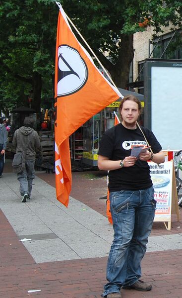Datei:Mtu-wahlkampfstand.jpg