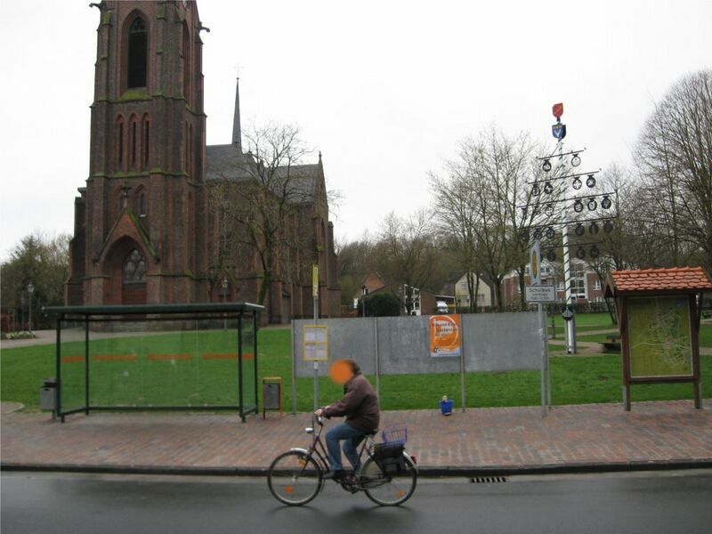 Datei:Rheurdt BusHalteKirche. 24.jpg