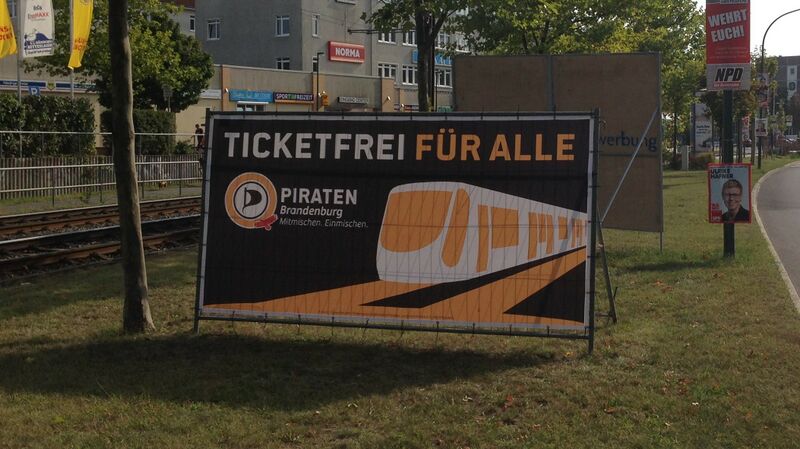 Datei:Bauzaunkostrukt Potsdam 3.jpg