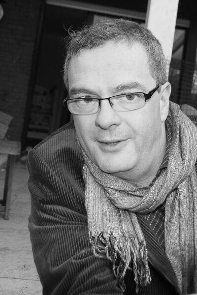 Datei:John Ovali-001-200px.jpg