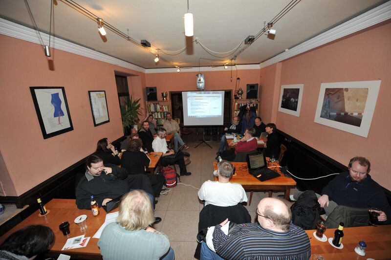 Datei:20120104-Piraten-Do-Leinwand.jpg