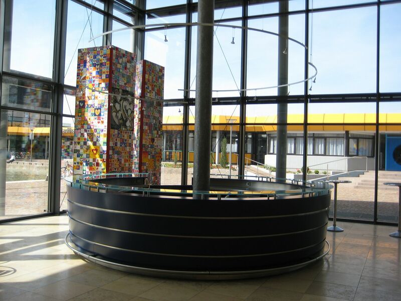 Datei:LB prisma-rundtheke.jpg