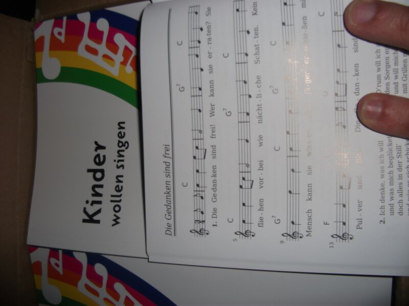 Datei:Liederbücher 001.JPG