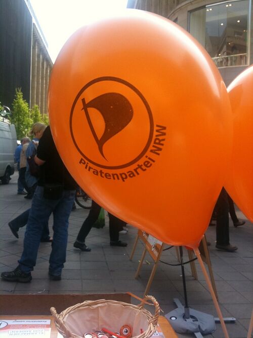 Piratenballon am Stand in Dortmund