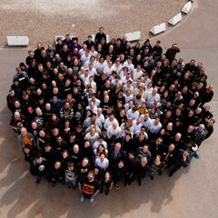 PiratenzeigenGesichtinnen Gruppenbild.jpg