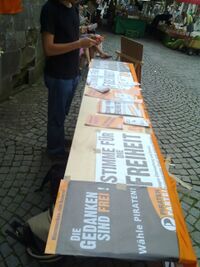 Infostand-Tuebingen-2009-07-28-Tisch.jpg
