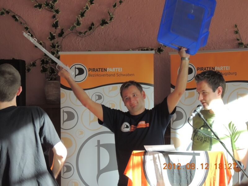 Datei:Wahlurnen Demo.jpg