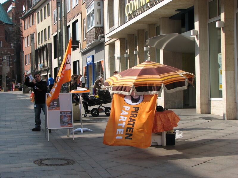 Datei:InfoStandLuebeckBreiteStrasse20090411.JPG