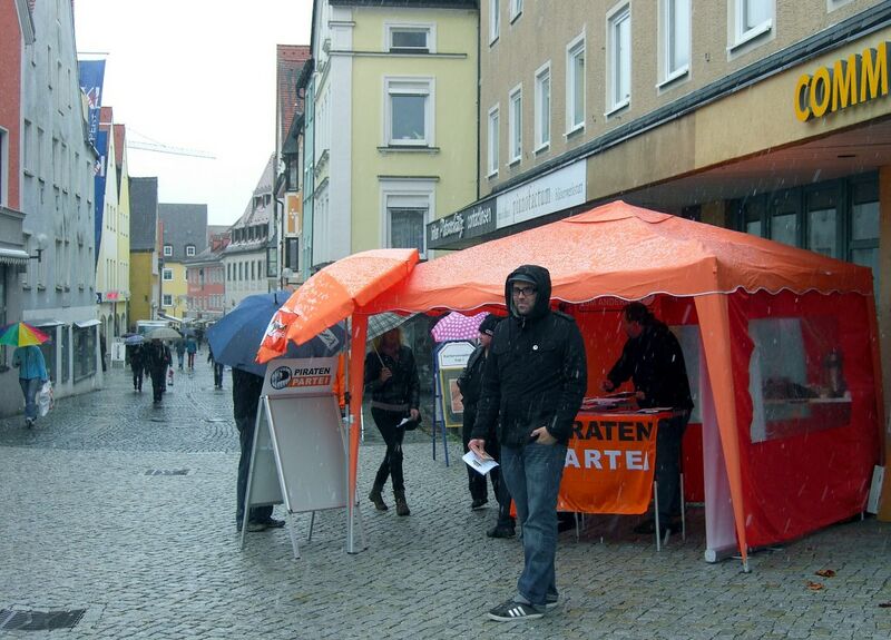 Datei:Infostand Kaufbeuren 2012-10-27 2.jpg