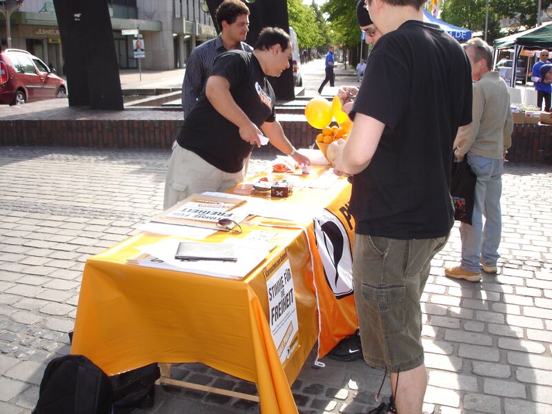 Datei:Infostand due 22.08.09 2.JPG