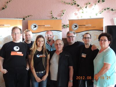 Gruppenbild mit Damen.jpg