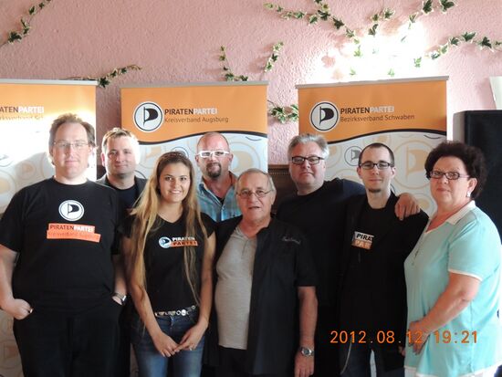 Gruppenbild mit Damen.jpg