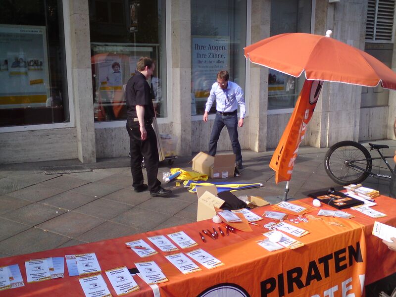 Datei:Infostand Lübeck 2009-09-19 1.jpg