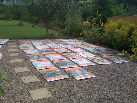 Hünfeld 20090822 Plakate kleistern 001.JPG