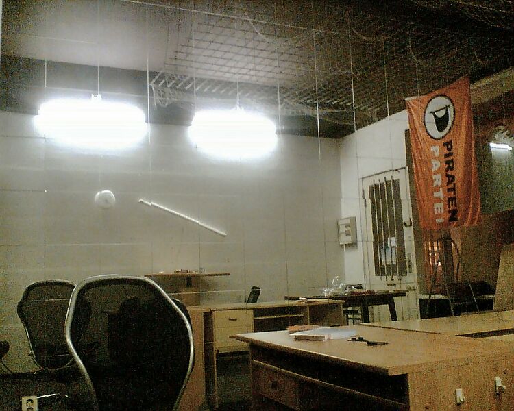 Datei:LSA Laden Lampen.jpg