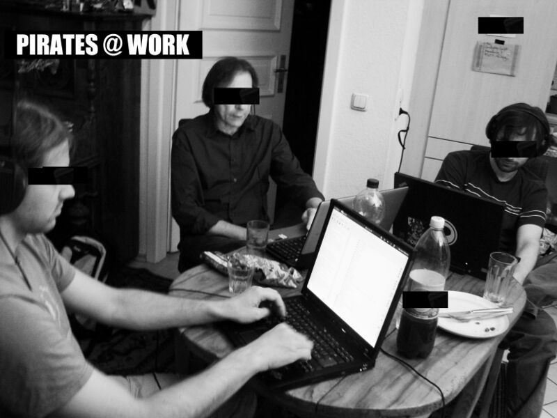 Datei:PIRATESATWORK-final.jpg