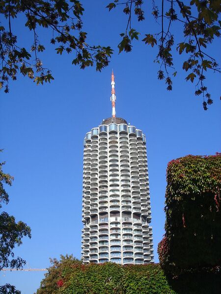 Datei:Augsburg Hotelturm.jpg