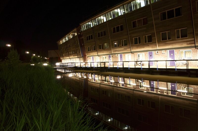 Datei:Dd gebaeude nacht1.jpg