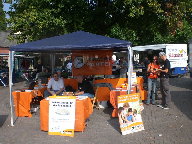 Datei:PiratenInfostandXanten19092009.JPG