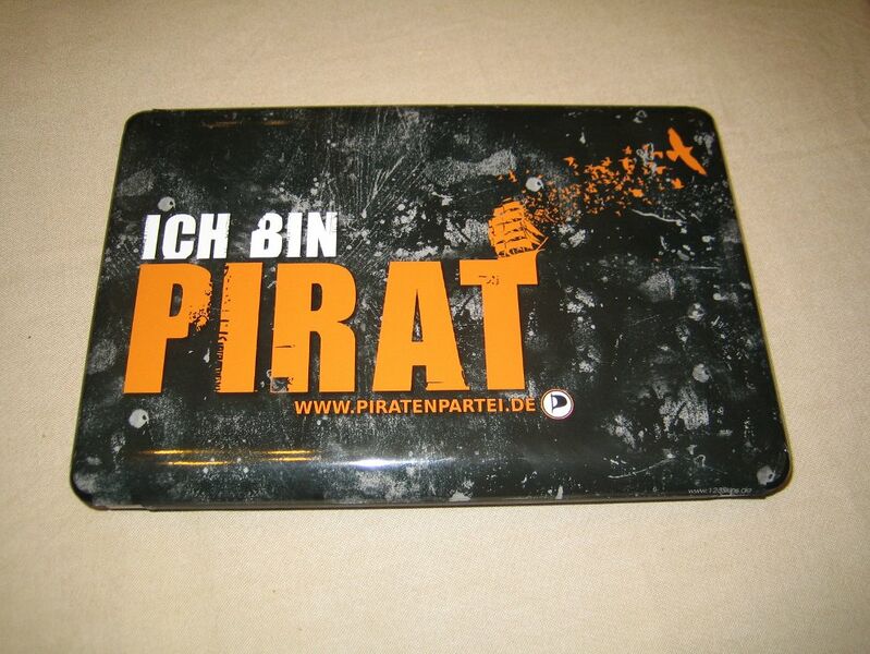 Datei:Piratiges Netbook geschlossen.JPG