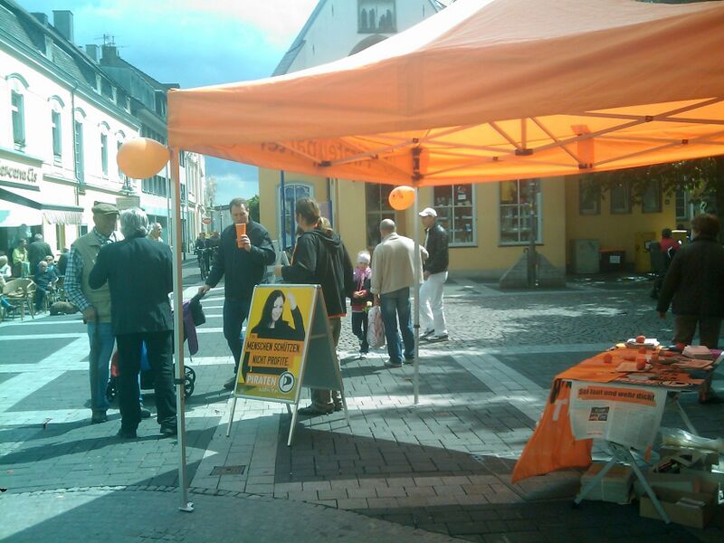 Infostand am 11.05.2013 Bild 4.jpg
