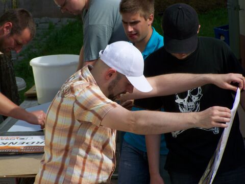 Hünfeld 20090822 Plakate kleistern 004.JPG