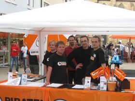 Piratenpartei Infostand - Piraten.jpg