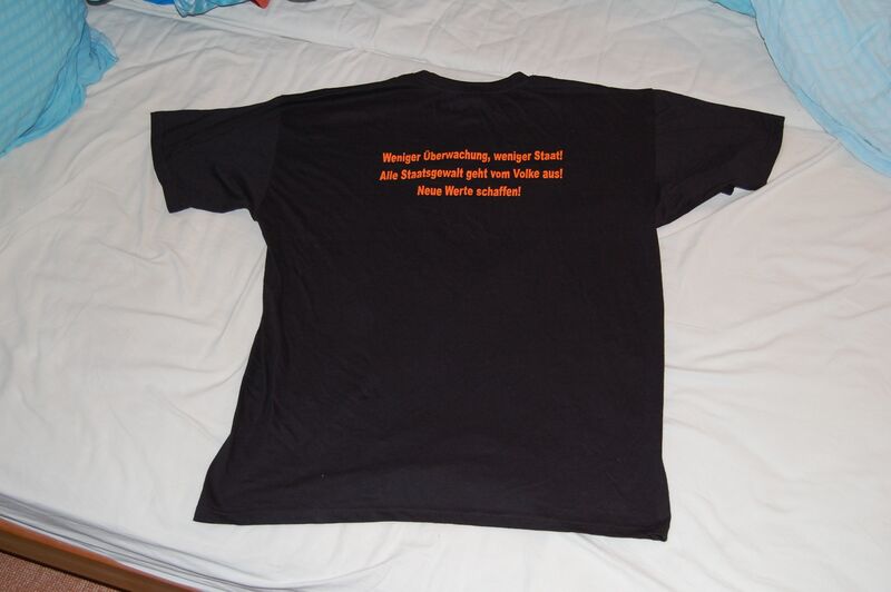 Datei:Rückseite T-Shirtsgue.JPG