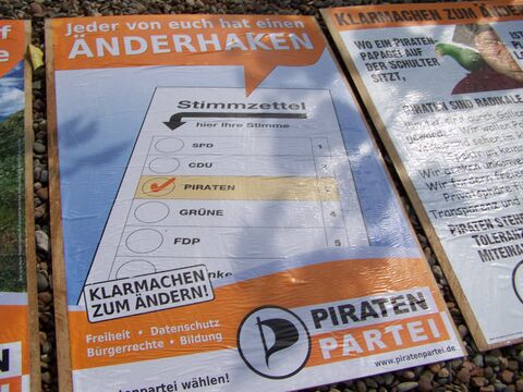 Hünfeld 20090822 Plakate kleistern 008.JPG
