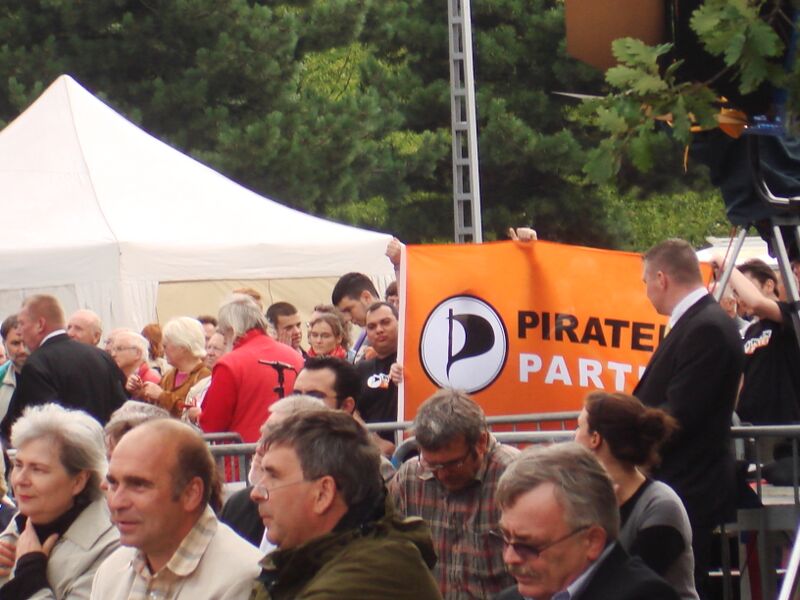 Datei:Flaggezeigen4.JPG