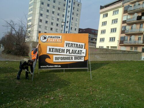 PiratenparteiBW LTW11 Grossplakat vertrau live.jpg