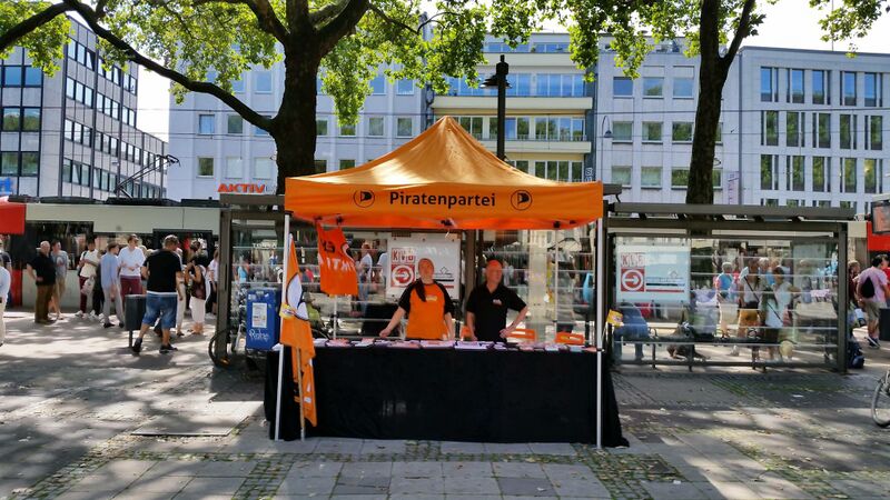 Datei:Infostand FAS 2015.jpg