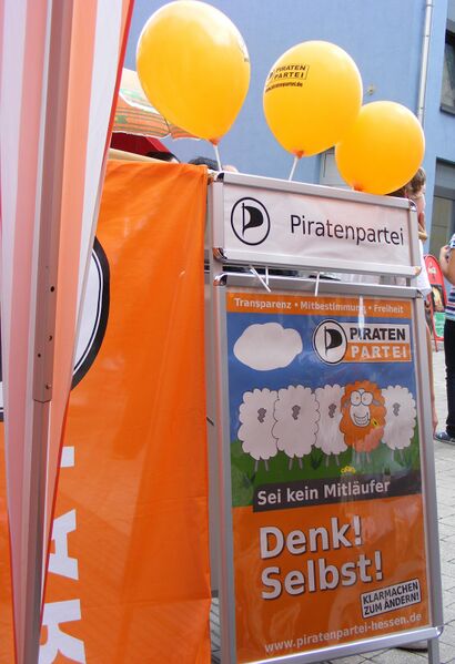 Datei:Marburg Infostand 3TM 02.jpg