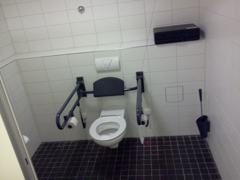 Datei:Sanitär-barrierfrei.jpg