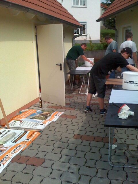 Hünfeld 20090822 Plakate kleistern 003.JPG