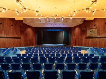 Stadthalle Otto-Fuchs-Saal 1.jpg