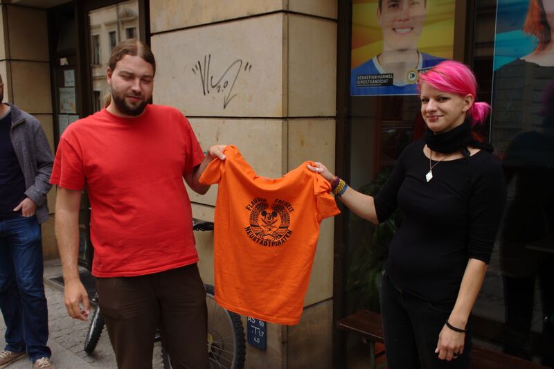 Datei:Shirt on tour 1.jpeg