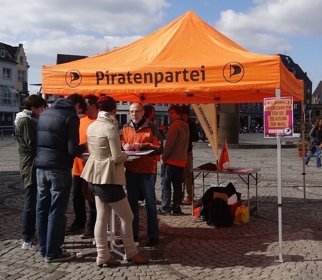 Infostand Moenchengladbach 03 04 2012.jpg