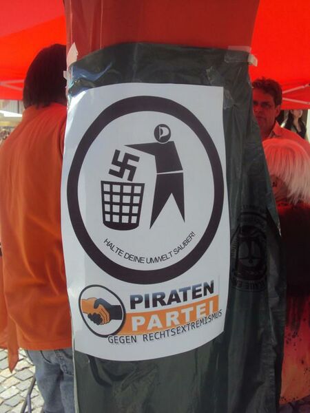 Datei:Piraten gegen rechts.jpg