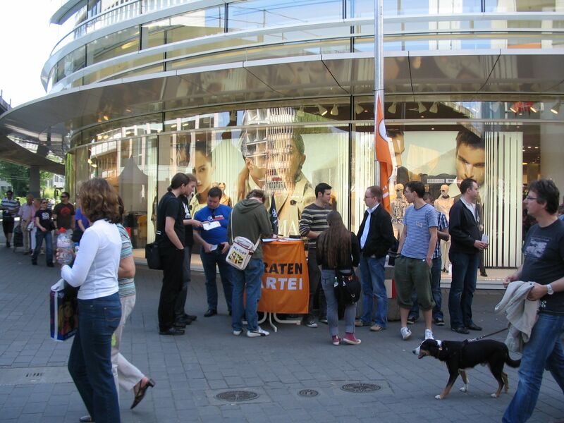 Datei:Infostand ddorf020513.JPG